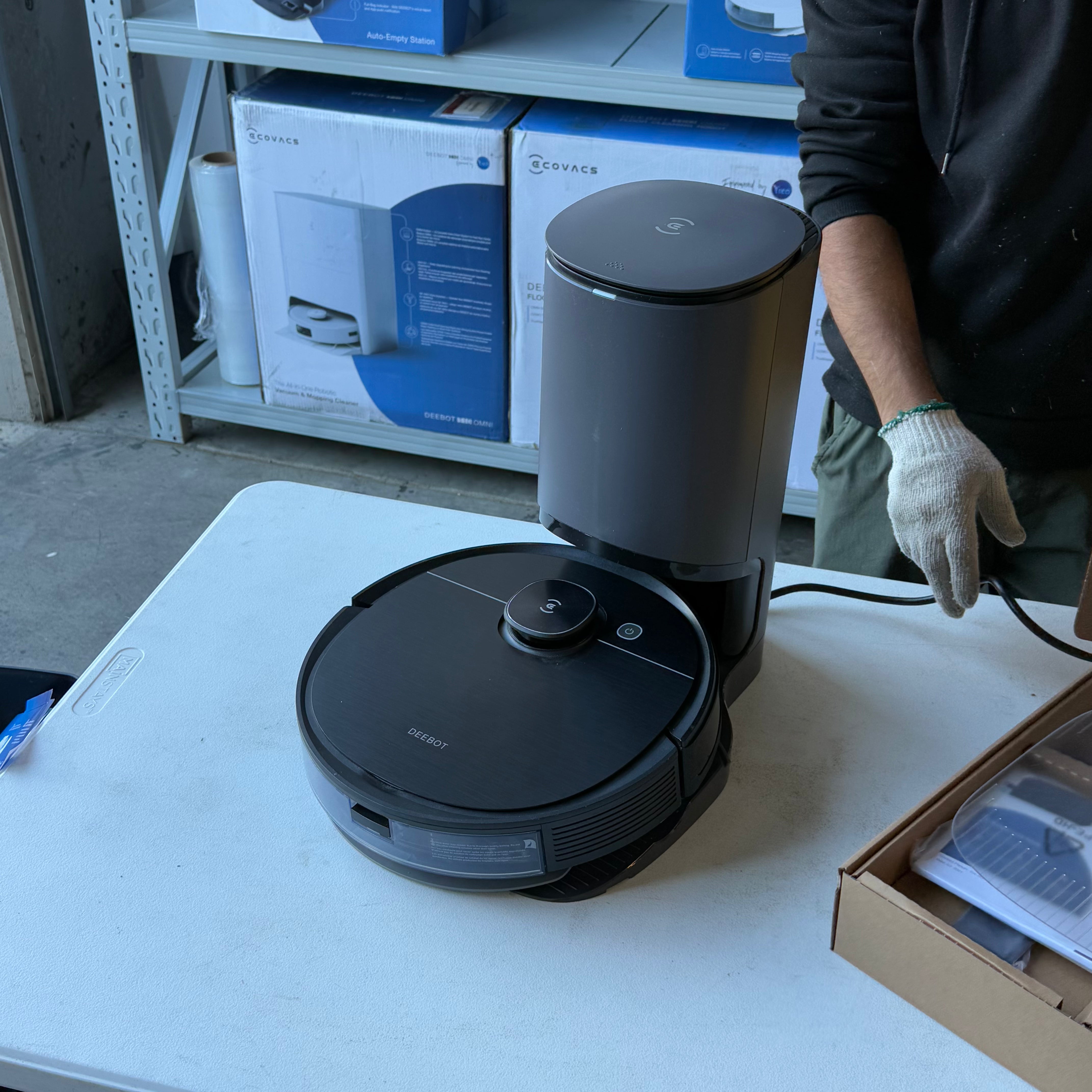 ECOVACS T8 VAC AIVI + MOP (Used) ECOVACS T8 VAC AIVI + MOP (Used)